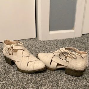 8 1/2 off white low heeled Coconuts bootie